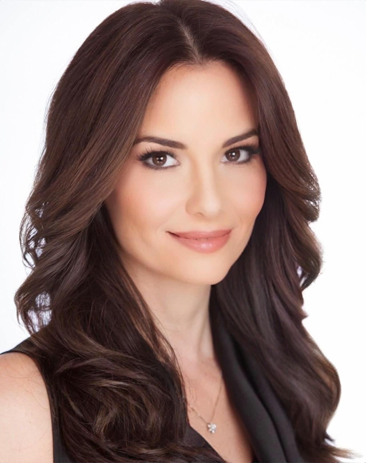 Debra Shultz headshot