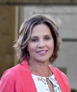Lynn Gallett headshot