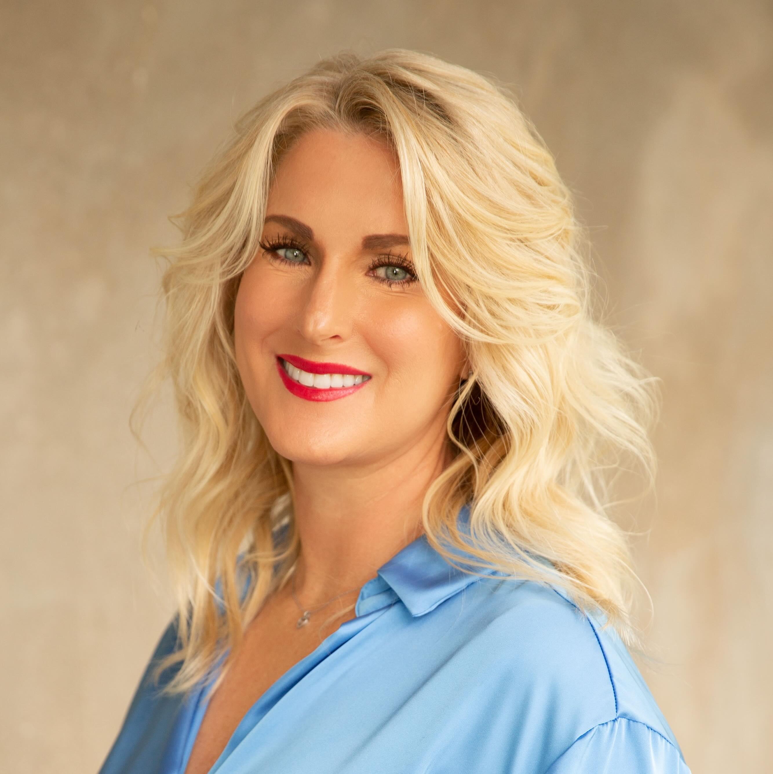 Traci Schram headshot