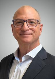 Robert Wagner headshot