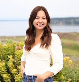 Elle Zimmerman headshot